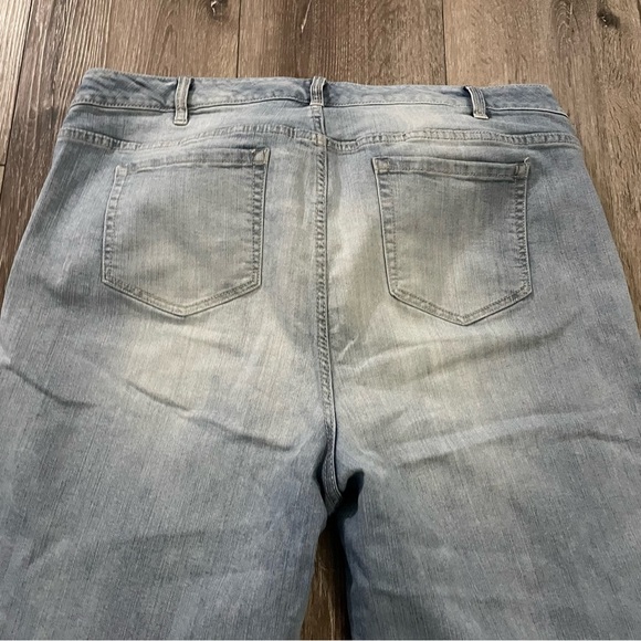 TORRID High Rise Curvy Skinny Jean - Light Wash Size 24T - Picture 5 of 11
